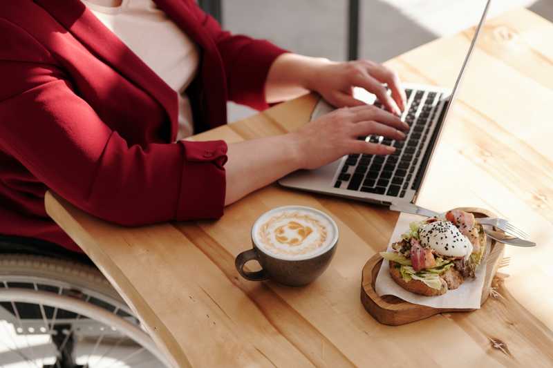 How to Eat Healthy Even While Working from Home